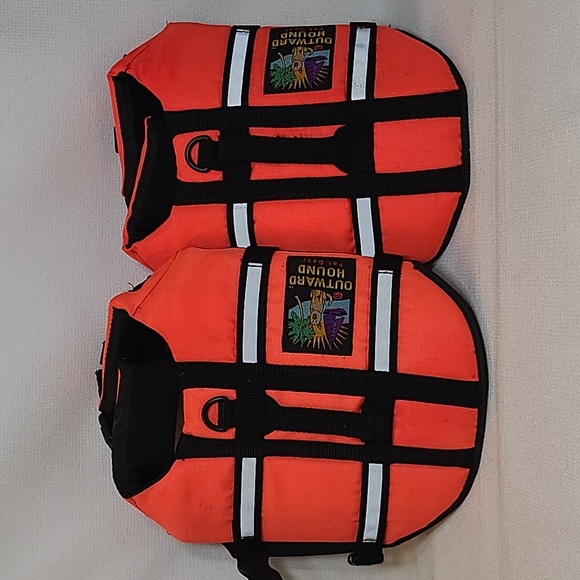 🌟 H. P. 🌟 Outward Hound Pet Gear reflective life vest for dogs. Two available. - Picture 2 of 7